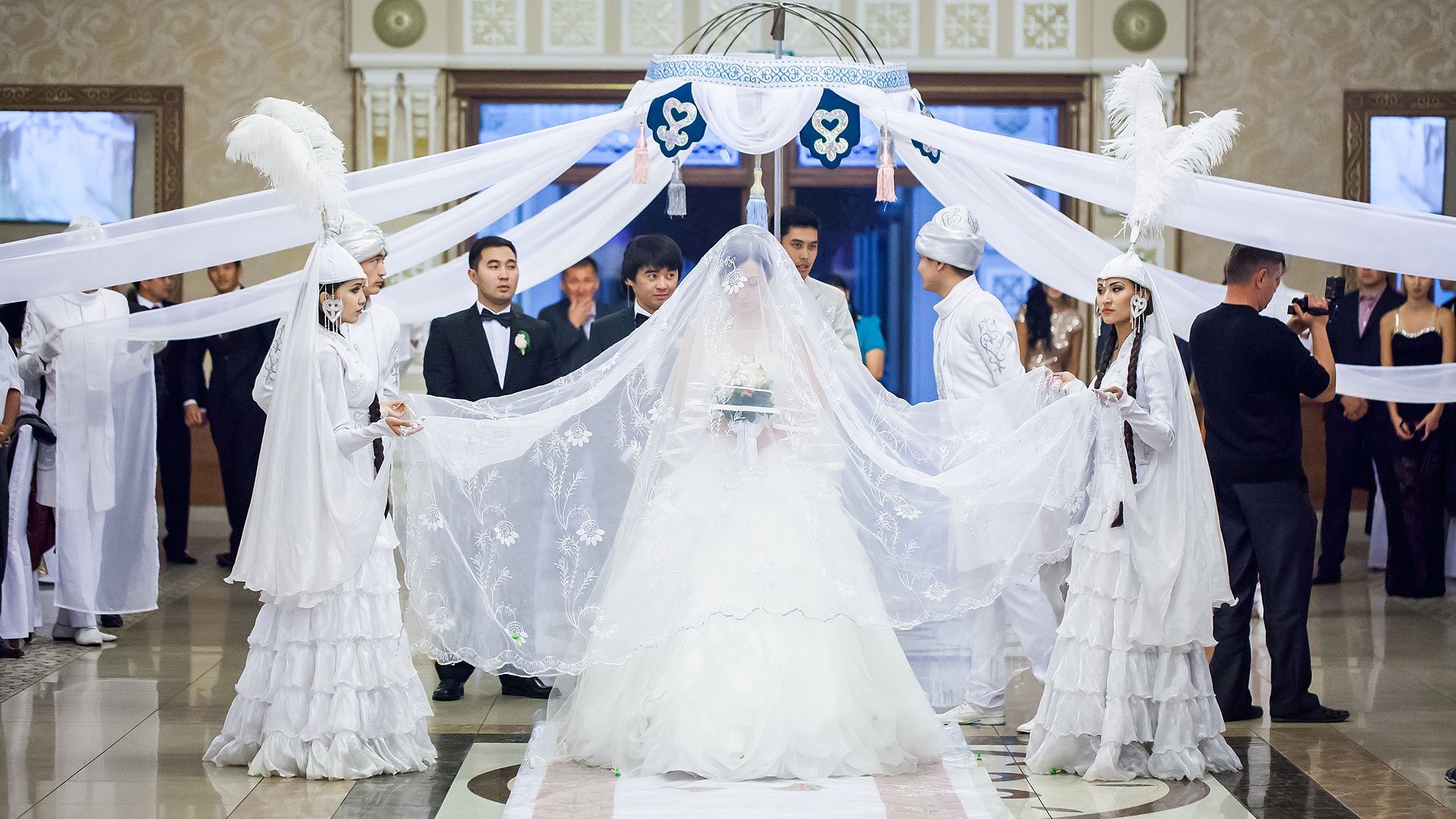 Казахская свадьба на казахском языке. Свадьба казахов. Свадьба в Казахстане. Казахская свадьба традиции. Казахская свадьба обычаи.